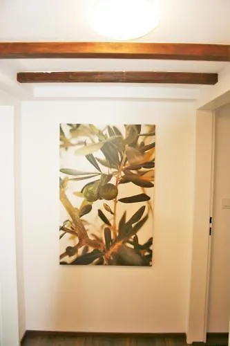 Ξενοδοχείο με διαμερίσματα The Republic 3*